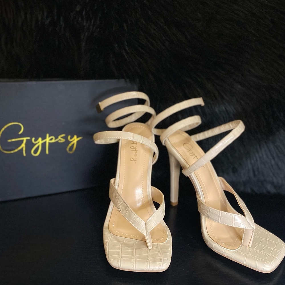 SQUARE TOE SPIRAL ANKLE HEEL